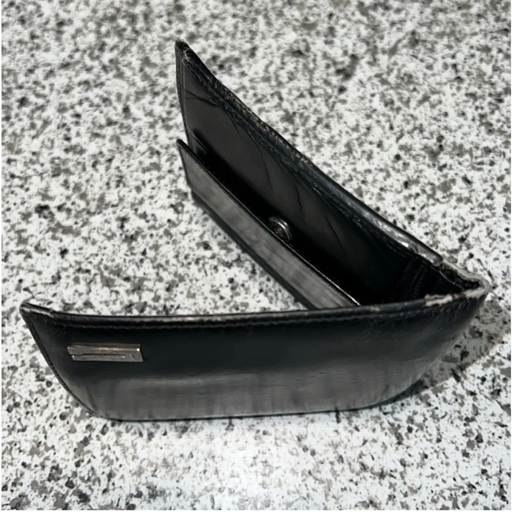Gucci Wallet Purse Bifold Black  💯 % Authentic